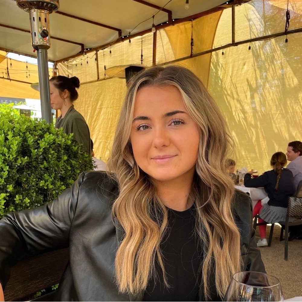 Meet your Posher, Alexis